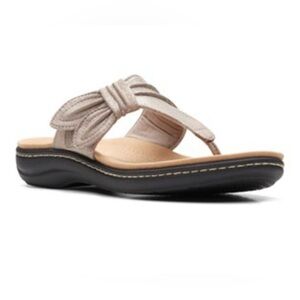 Clarks Laurieann Rae Sandal in Taupe Metallic 12W